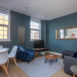  Apartment Modern Within Walls, Parking